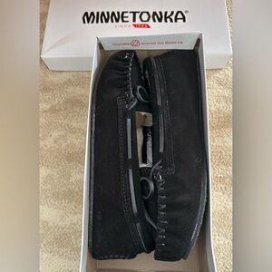 Minnetonka Cally moccasin slippers. Brand New. Sz 8M